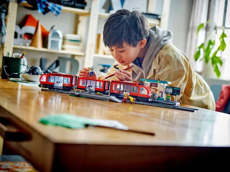 LEGO City 60423 Tramwaj miejski ze stacją_9.jpg