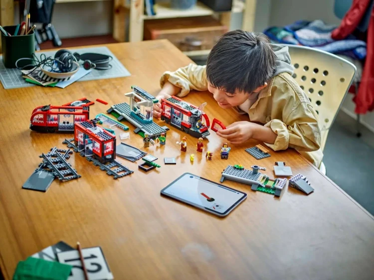 LEGO City 60423 Tramwaj miejski ze stacją_10.jpg