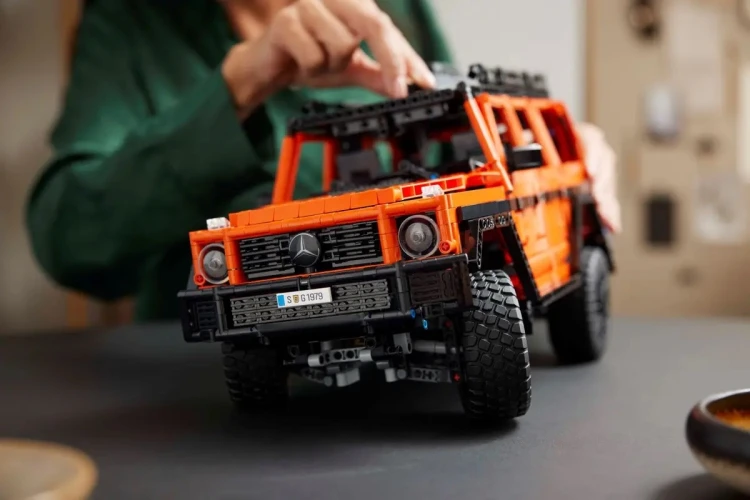 LEGO Technic Mercedes-Benz G 500 PROFESSIONAL Line 42177_2.jpg