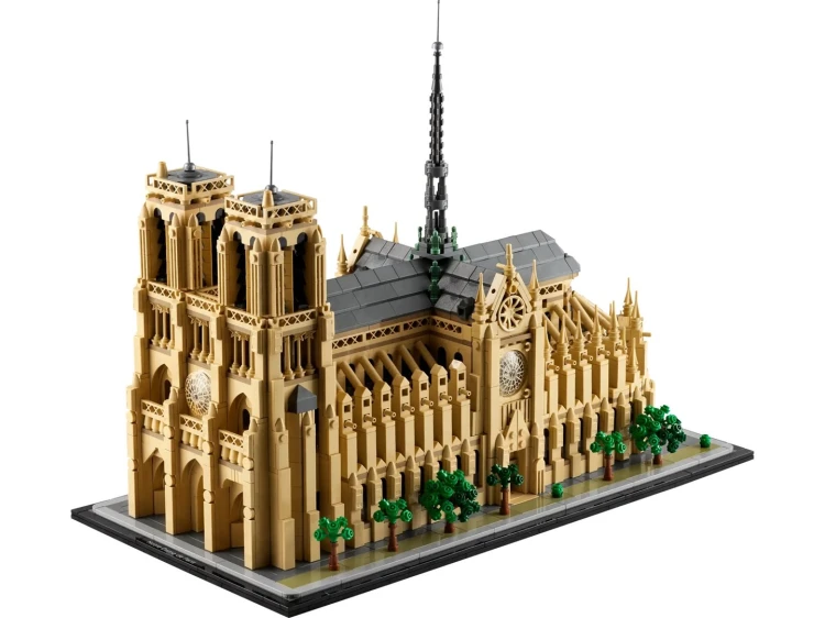 LEGO Architecture 21061 Notre-Dame w Paryżu_3.jpg