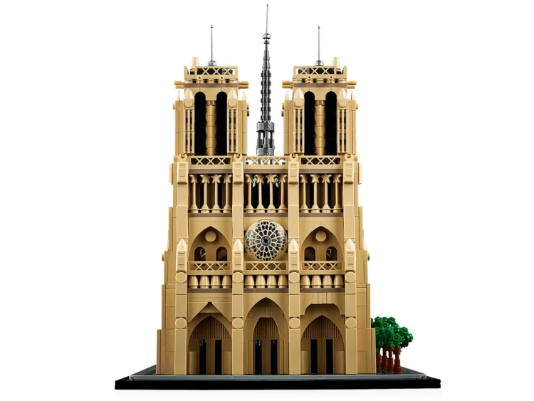 LEGO Architecture 21061 Notre-Dame w Paryżu_5.jpg