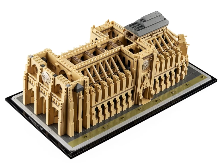 LEGO Architecture 21061 Notre-Dame w Paryżu_8.jpg