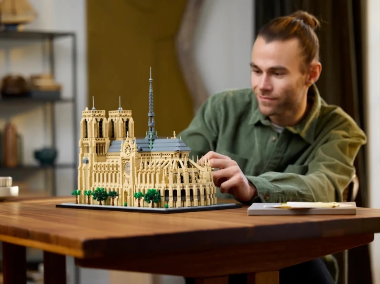 LEGO Architecture 21061 Notre-Dame w Paryżu_10.jpg