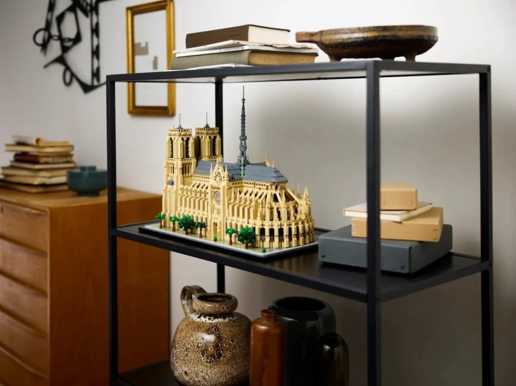 LEGO Architecture 21061 Notre-Dame w Paryżu_11.jpg
