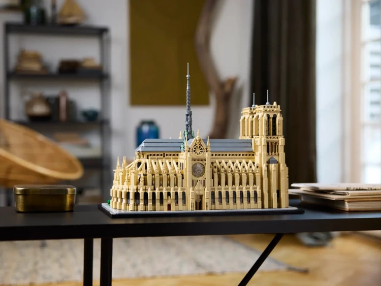 LEGO Architecture 21061 Notre-Dame w Paryżu_12.jpg