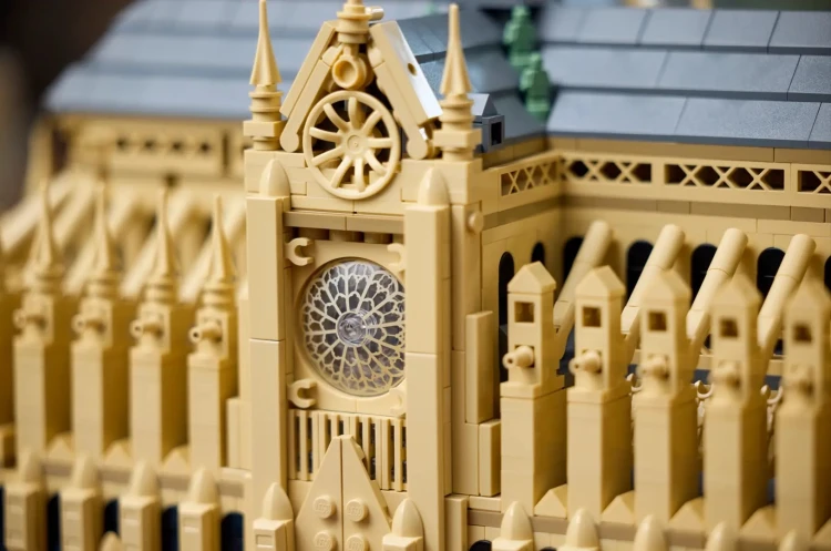 LEGO Architecture 21061 Notre-Dame w Paryżu_13.jpg