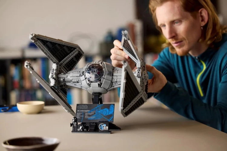 LEGO Star Wars 75382 Myśliwiec TIE_7.jpg
