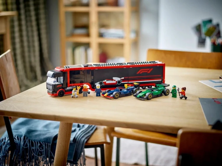 Klocki Zestaw LEGO CITY 60445 F1 Ciężarówka z bolidami RB20 i AMR24_12.jpg