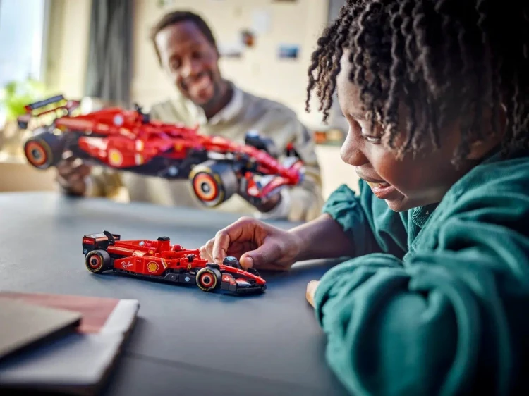 LEGO Technic 42207 Bolid F1 Ferrari SF-24_9.jpg