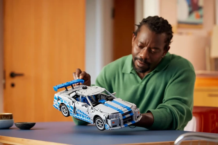 LEGO Technic 42210 2 Szybcy i wściekli Samochód Nissan Skyline GT-R (R34)_4.jpg