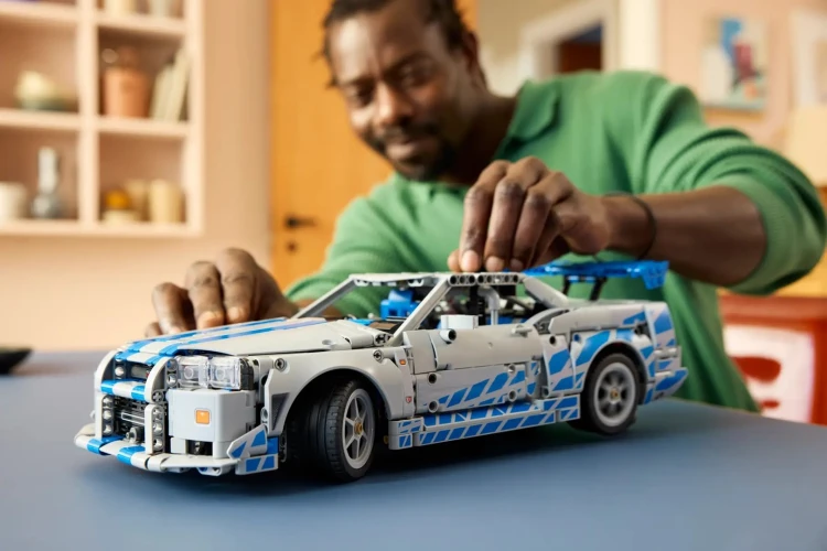 LEGO Technic 42210 2 Szybcy i wściekli Samochód Nissan Skyline GT-R (R34)_5.jpg
