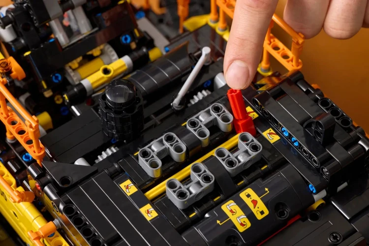 LEGO Technic 42215 Klocki Volvo EC500 Hybrydowa koparka_7.jpg