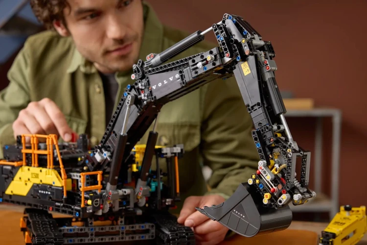 LEGO Technic 42215 Klocki Volvo EC500 Hybrydowa koparka_10.jpg