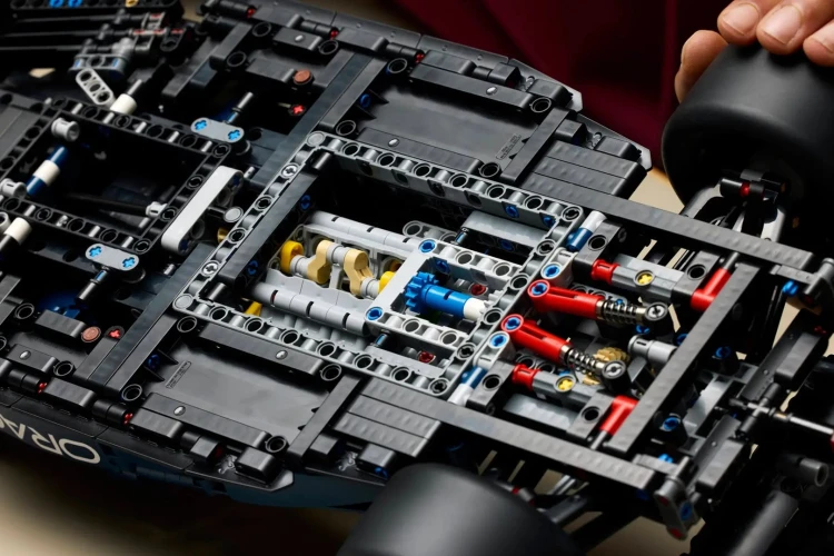 LEGO Technic Bolid F1 Oracle Red Bull Racing RB20 42206_12.jpg