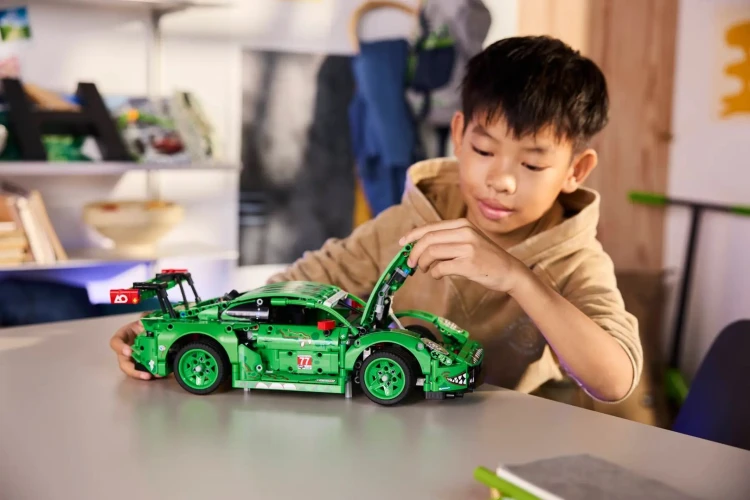 LEGO Technic 42224 Samochód Porsche 911 GT3 R REXY AO Racing_7.jpg