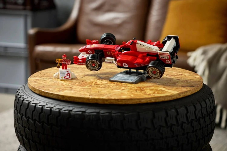 Klocki LEGO Icons 11375 Ferrari F2004 i Michael Schumacher_15.jpg