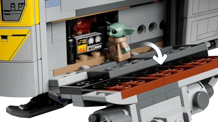 LEGO Star Wars 75447 Razor Crest_5.jpg