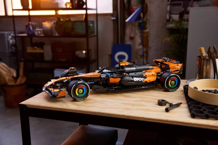 LEGO Technic 42228 Bolid McLaren MCL39 F1_7.jpg