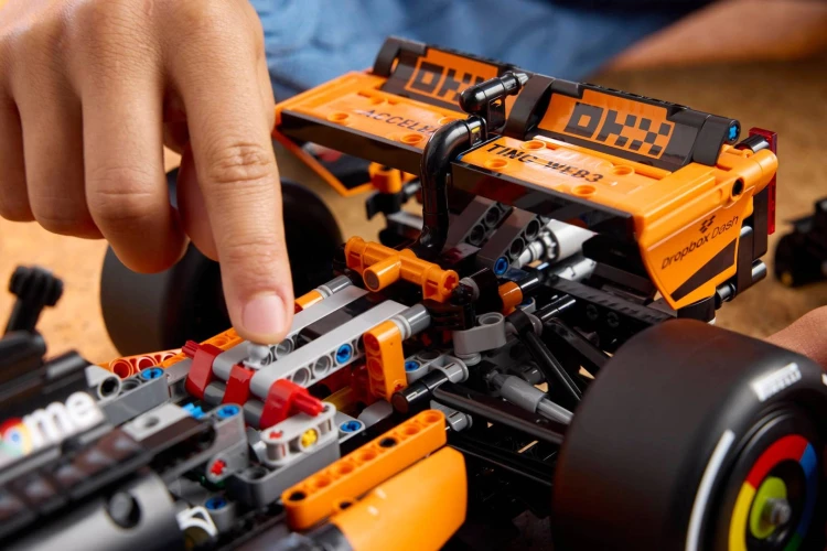 LEGO Technic 42228 Bolid McLaren MCL39 F1_8.jpg