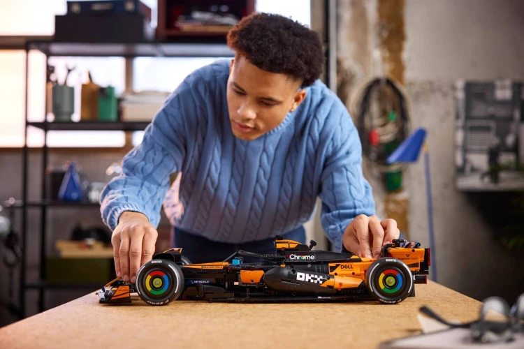 LEGO Technic 42228 Bolid McLaren MCL39 F1_14.jpg
