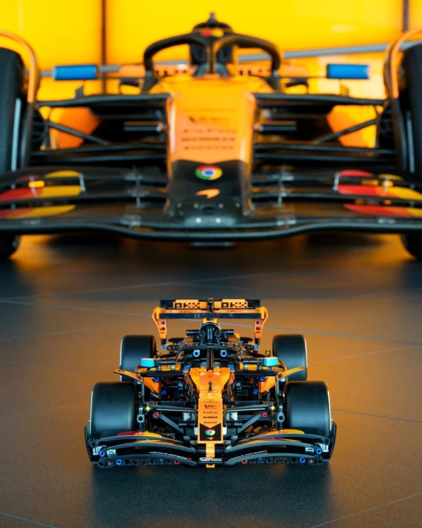 LEGO Technic 42228 Bolid McLaren MCL39 F1_16.jpg