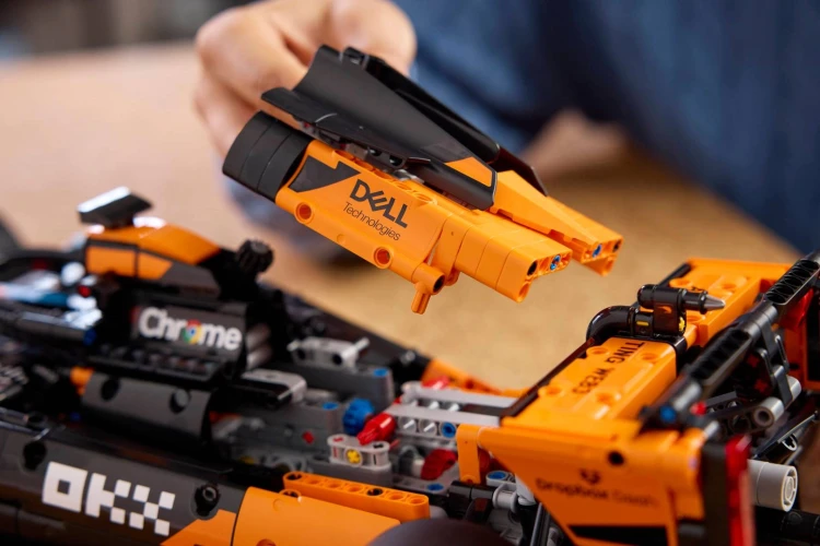 LEGO Technic 42228 Bolid McLaren MCL39 F1_17.jpg
