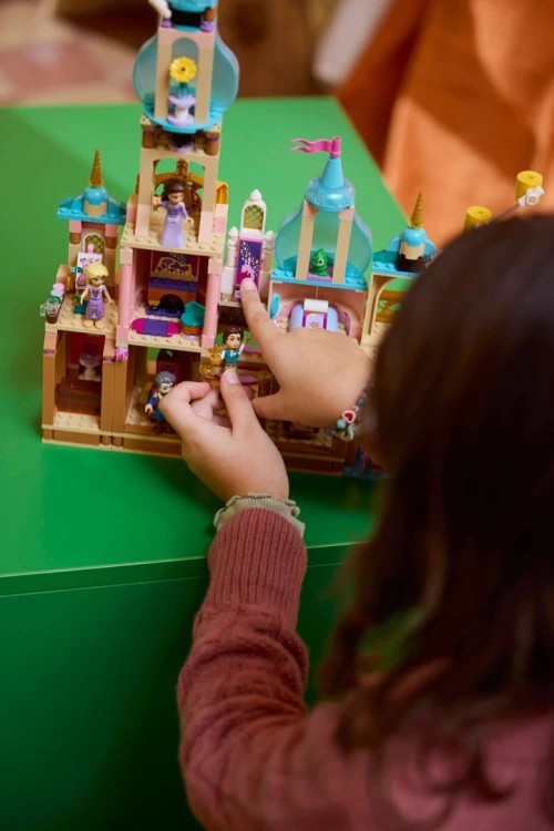 LEGO Disney 43297 Zamek Księżniczki Roszpunki_13.jpg