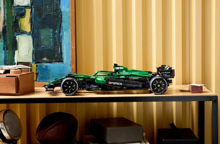 LEGO Technic 42240 Samochód Aston Martin Aramco AMR25 F1_20.jpg