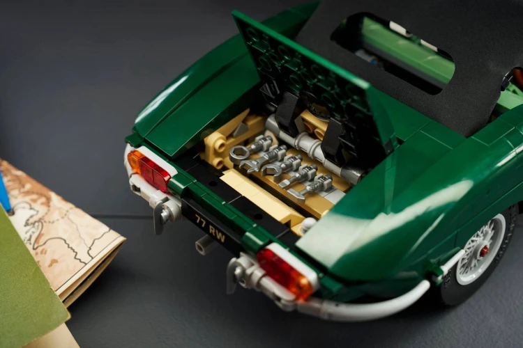 LEGO Ikony 11381 Jaguar E-Type_8.jpg