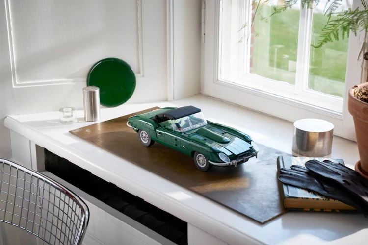LEGO Ikony 11381 Jaguar E-Type_13.jpg