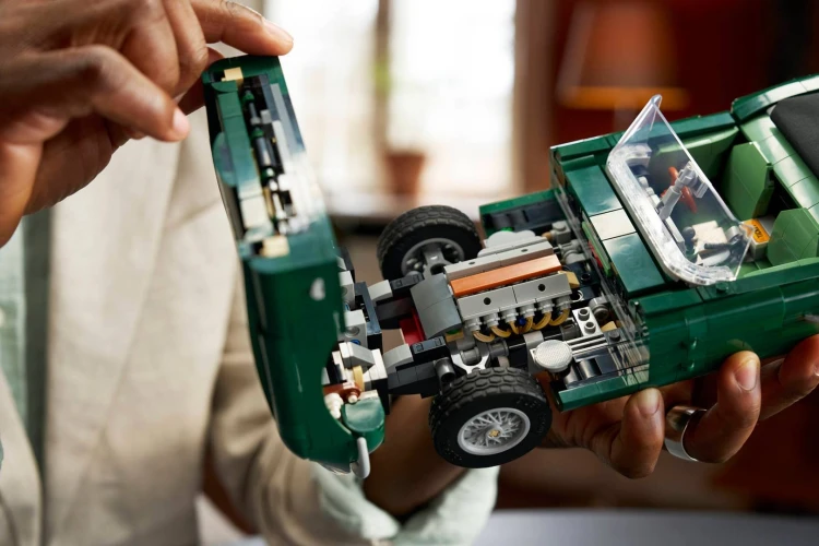 LEGO Ikony 11381 Jaguar E-Type_17.jpg