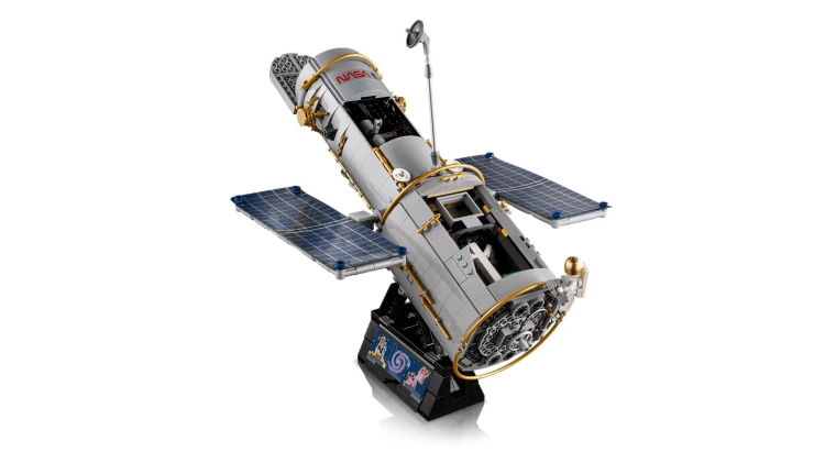 LEGO Icons 11382 Kosmiczny Teleskop Hubble’a_4.jpg