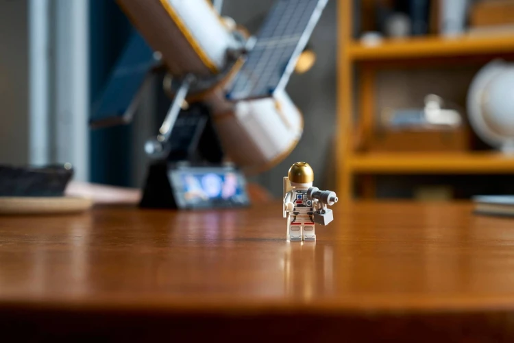 LEGO Icons 11382 Kosmiczny Teleskop Hubble’a_19.jpg