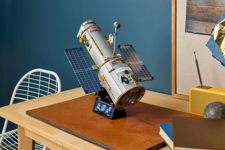 LEGO Icons 11382 Kosmiczny Teleskop Hubble’a_21.jpg