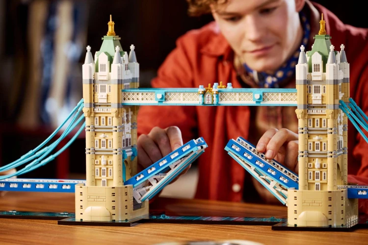 LEGO Architecture 21067 Tower Bridge_14.jpg