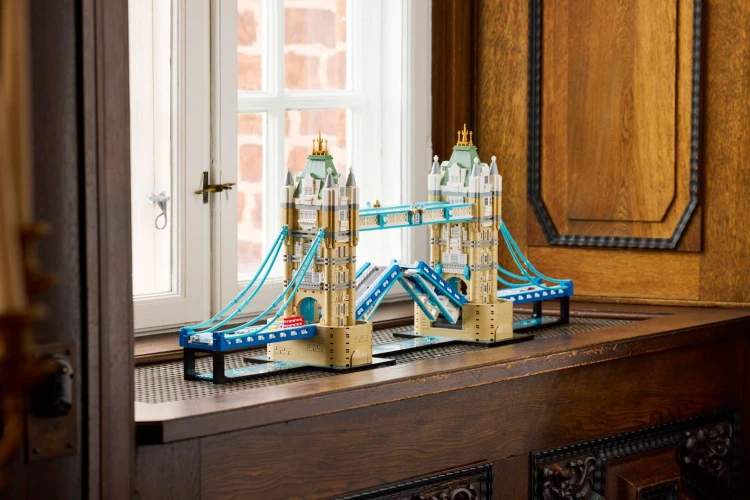 LEGO Architecture 21067 Tower Bridge_15.jpg