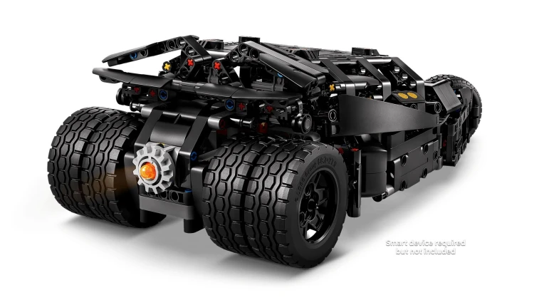 LEGO Technic 42239 Batmobil Tumbler_6.jpg