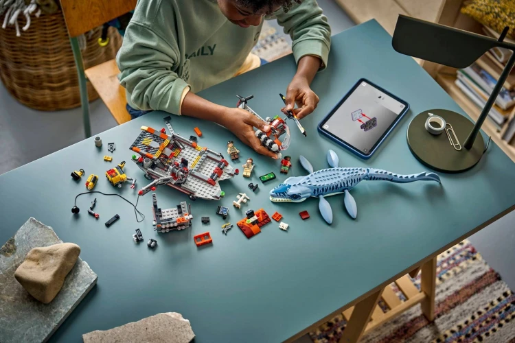 LEGO Jurassic World 77983 Atak mosazaura na łódź_10.jpg