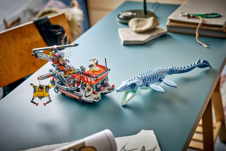 LEGO Jurassic World 77983 Atak mosazaura na łódź_11.jpg