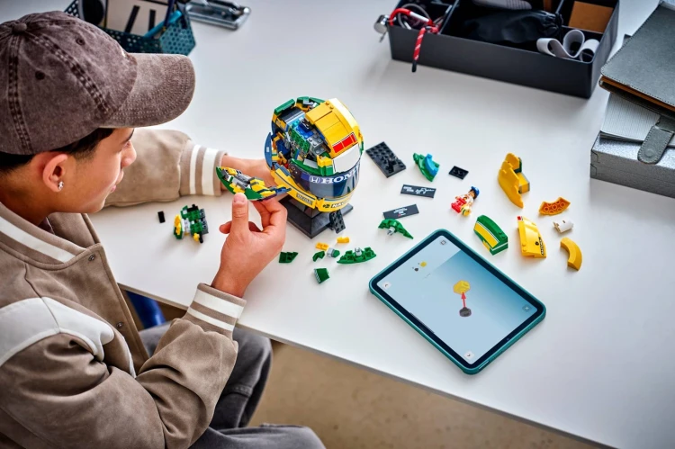 LEGO Edycje 43024 Kask Ayrtona Senny_9.jpg