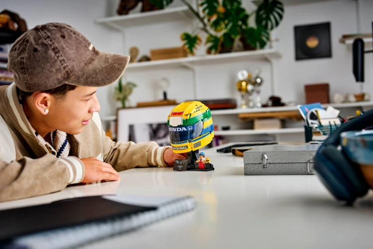 LEGO Edycje 43024 Kask Ayrtona Senny_10.jpg