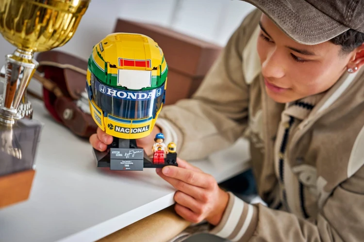 LEGO Edycje 43024 Kask Ayrtona Senny_11.jpg