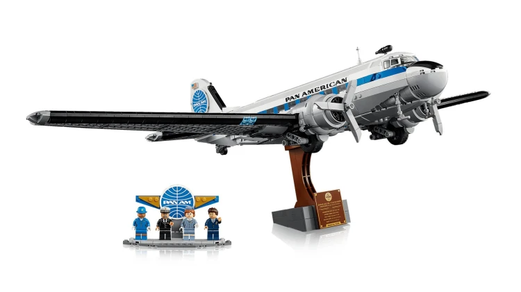 LEGO ICONS 11378 Douglas DC-3 PAN AM Airliner_7.jpg