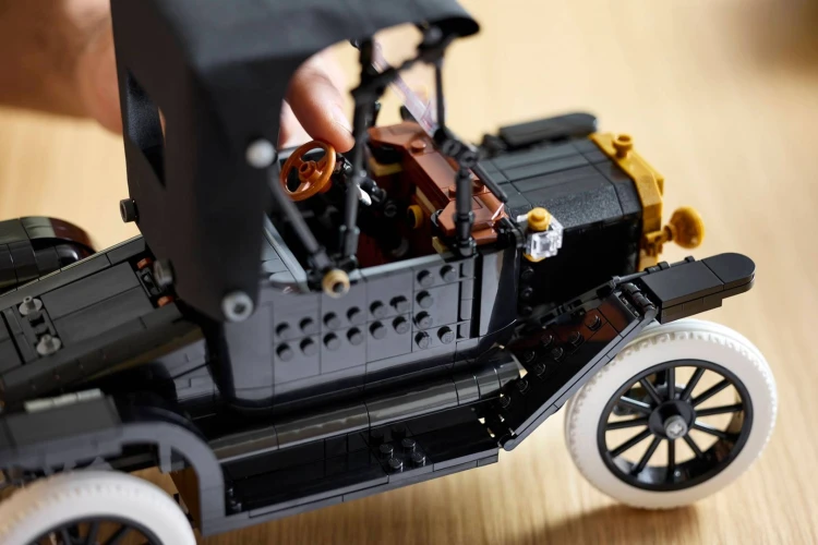 LEGO ICONS 11376 Ford Model T_8.jpg