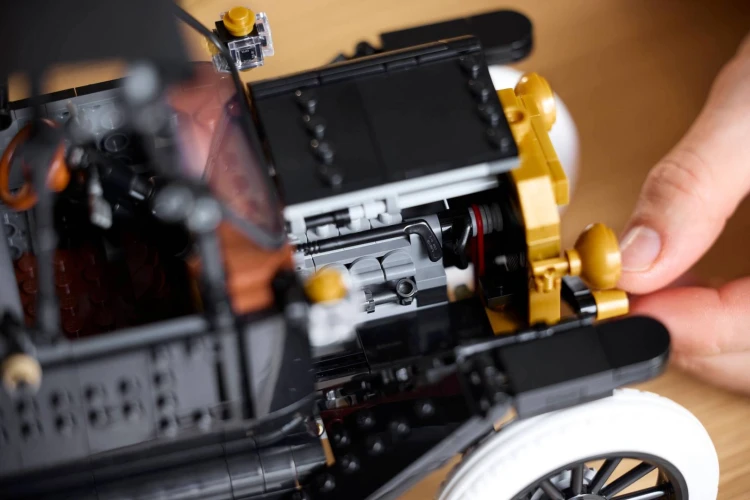 LEGO ICONS 11376 Ford Model T_19.jpg