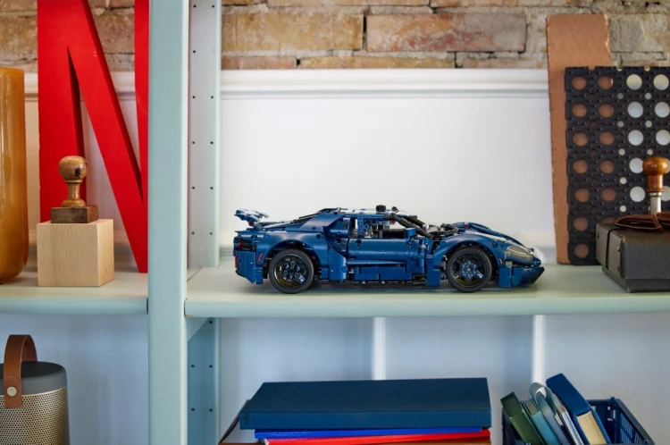 LEGO Technic 2022 Ford GT 42154_9.jpg