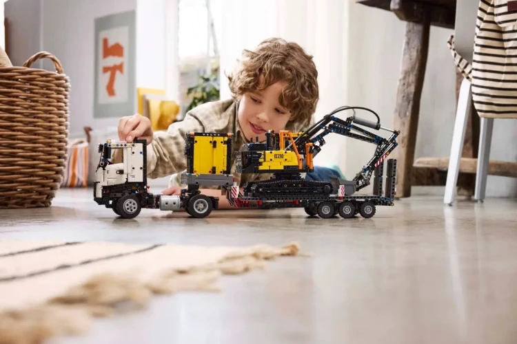 LEGO Technic 42175 Ciężarówka Volvo FMX i koparka EC230 Electric_4.jpg