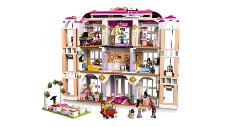 LEGO Friends 42704 Grand Hotel w Heartlake_18.jpg