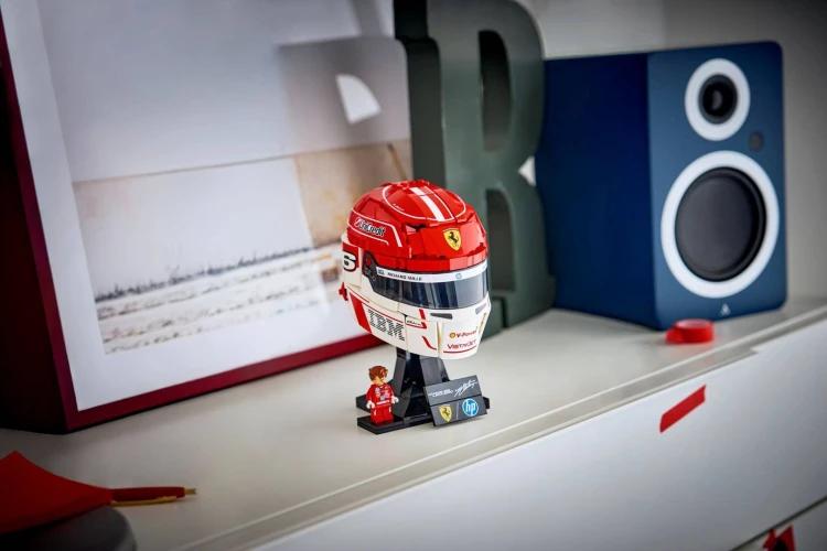 LEGO 43014 Kask Charles Leclerc Scuderia Ferrari HP_8.jpg