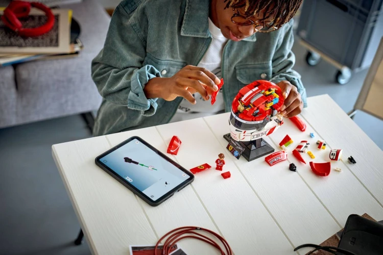 LEGO 43014 Kask Charles Leclerc Scuderia Ferrari HP_9.jpg